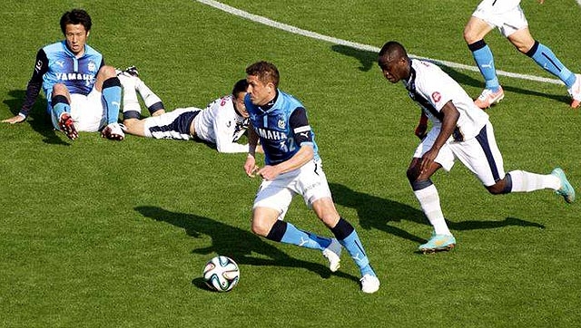 Primeiro gol de Ferdinando pelo Jubilo Iwata é golaço historico