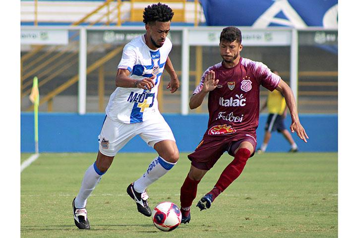 Luís Ricardo marca golaço na vitória do Água Santa sobre Sertãozinho