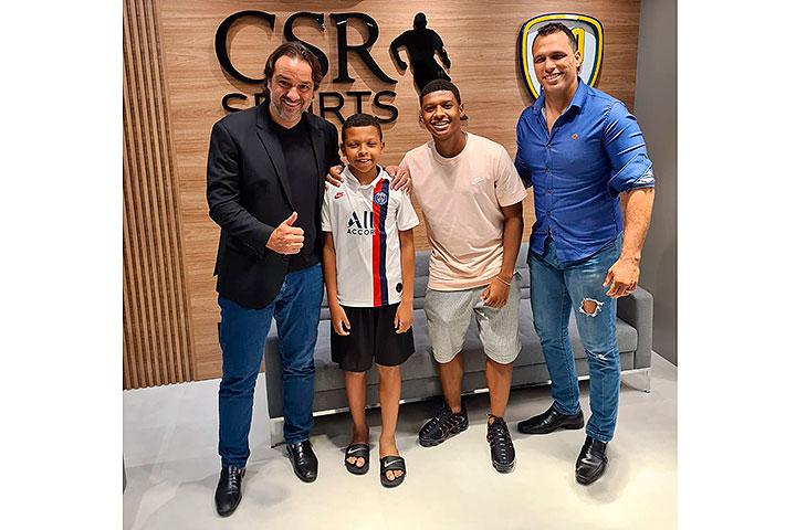 Volante Léo Silva assina com São Paulo primeiro contrato profissional de sua carreira 