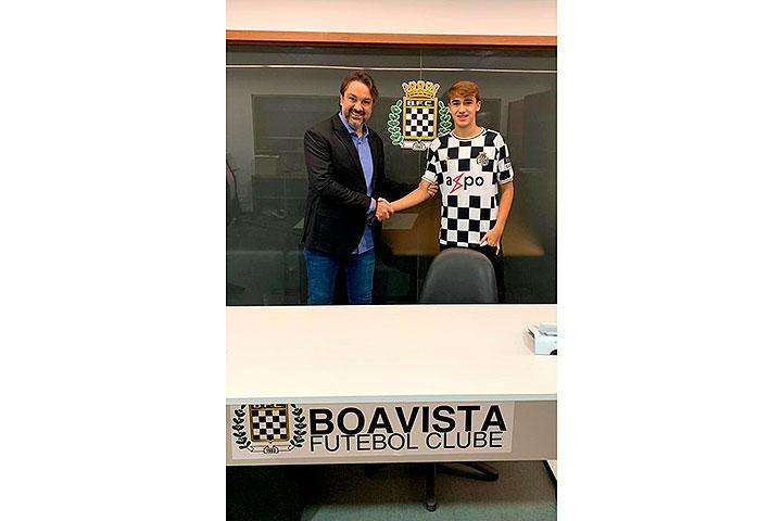 Meia Mateus é novo reforço da equipe Sub-17 do Boavista, de Portugal